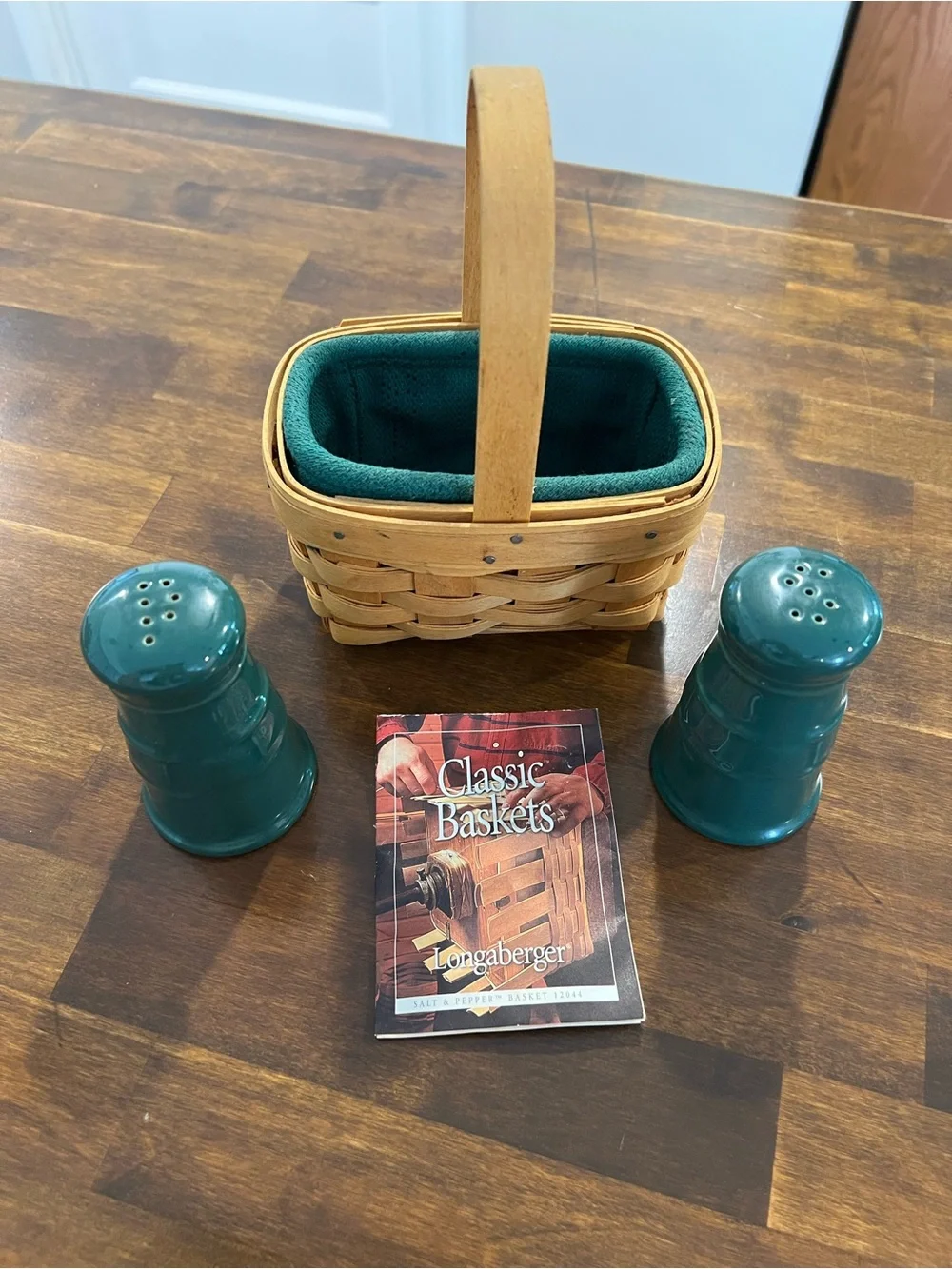 Longaberger Salt & Pepper Basket w/ Shakers, 2001